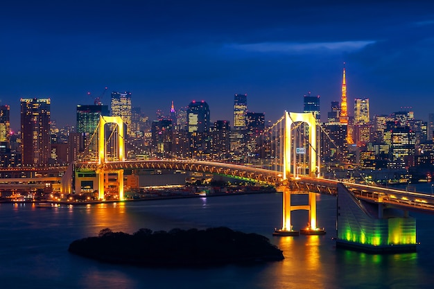 Tokio Skyline Mit Regenbogenbrucke Und Tokio Turm Tokyo Japan Kostenlose Foto