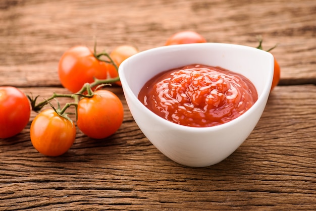 Tomatensauce mit frischer tomate | Premium-Foto