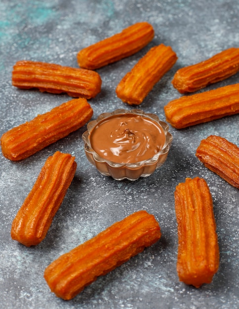 Traditionelle Mexikanische Dessert Churros Mit Schokolade Draufsicht Kostenlose Foto