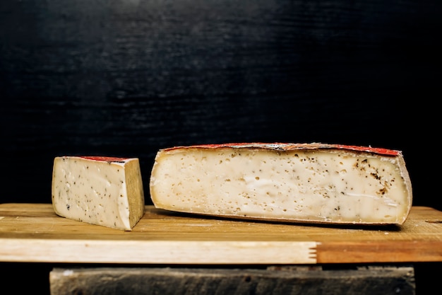 Traditioneller auvergne-käse | Premium-Foto