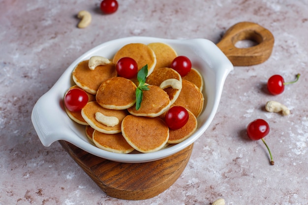 Mini Pfannkuchen Mit Orangen Creme Und Marinierten Blaubeeren — Rezepte ...
