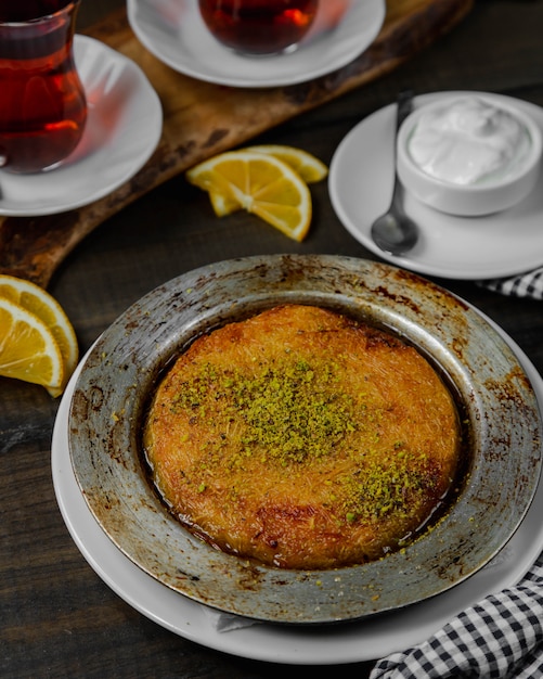 Turkischer Nachtisch Kunefe Mit Pistazie Kostenlose Foto