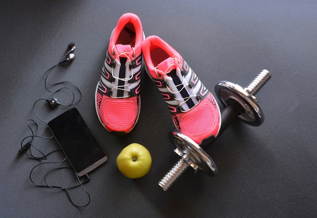 Turnschuhe, kleidung und accessoires für die fitness Premium Fotos