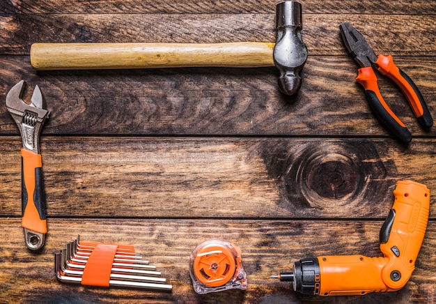 Verschiedene arten von worktools auf hölzernem hintergrund Kostenlose Fotos