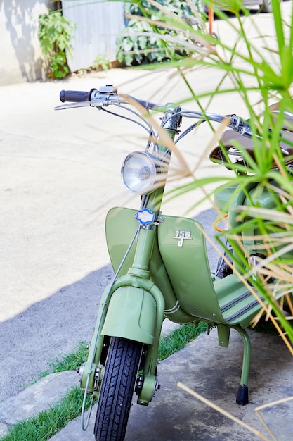 Vintage Italienischer Dreier Vintage Italienischer Dreier