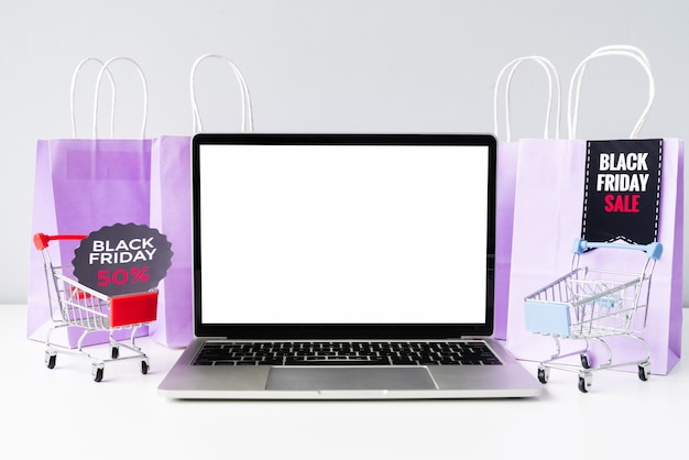 Vorderansichtlaptop mit einkaufswagenmodell Kostenlose Fotos