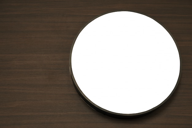 Weißer Kreis auf einem Holztisch | Download der kostenlosen Fotos