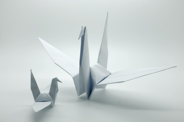 Weißer Origami Kranich Vogel Papier Premium Foto