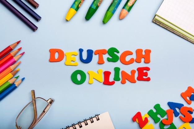 Worter Deutsch Online Aus Farbigen Buchstaben Ein Neues Sprachkonzept Lernen Premium Foto