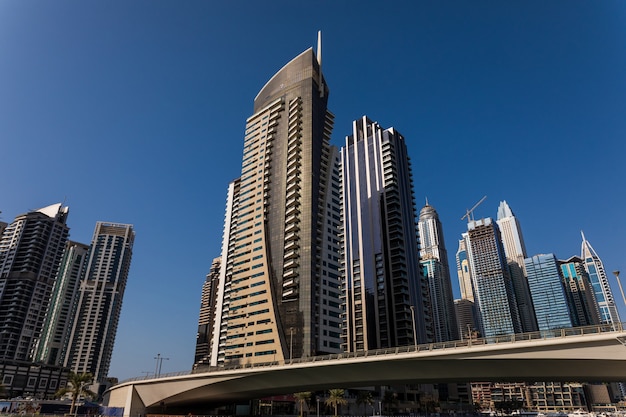 Kostenlose Foto Wolkenkratzer In Dubai Marina