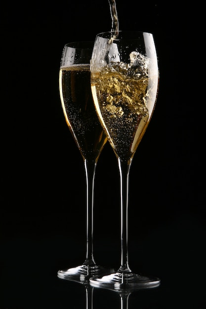 Zwei Elegante Gläser Mit Goldenem Champagner Kostenlose Foto 