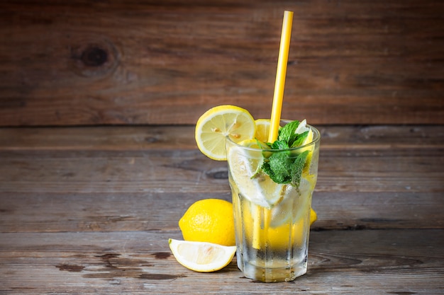 A glass of homemade Mint lemonade Free Photo