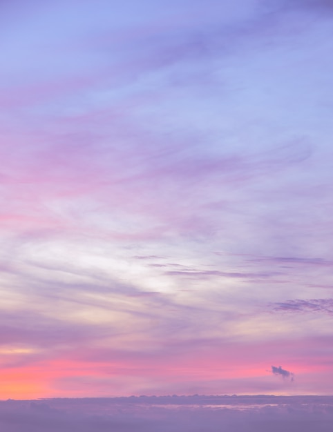 ピンクのグラデーションの音色で黄色の空の背景の抽象的な背景 プレミアム写真