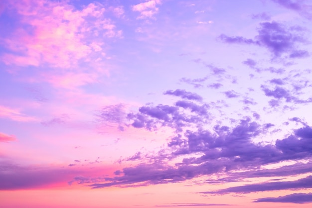 抽象的な未来的な地球 未来の美しい色の夕焼け雲空の背景 プレミアム写真