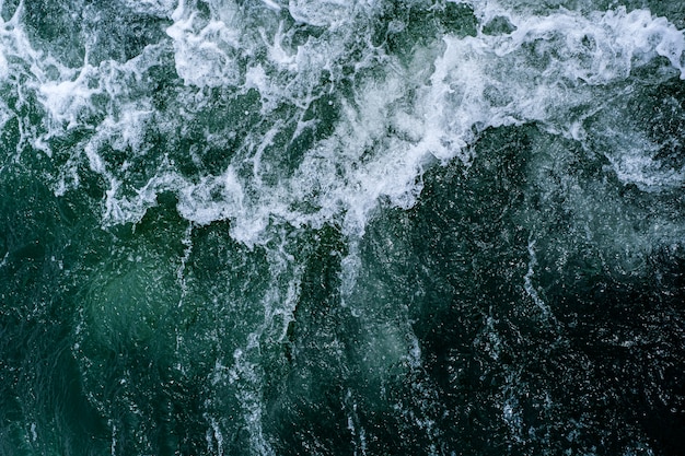 抽象的な水の海の波テクスチャ背景 プレミアム写真