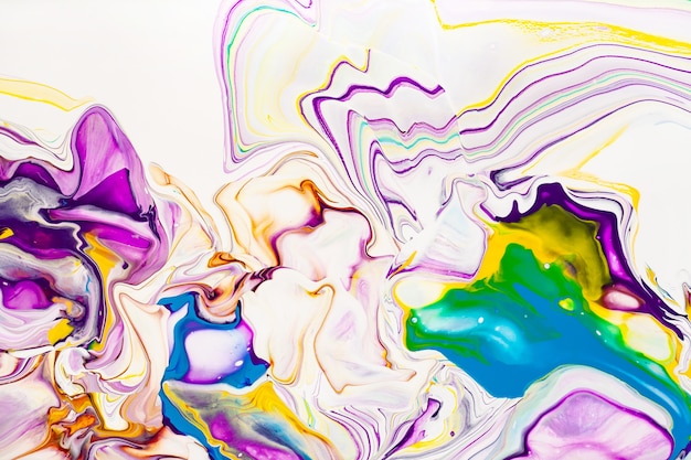 アクリル絵の具の波の抽象的な背景 虹色の大理石の質感 油絵の具の液体の流れのカラフルな壁紙 クリエイティブなバイオレット イエロー ブルーの流体効果の背景 プレミアム写真