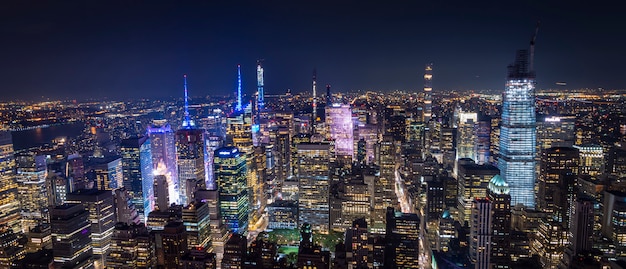 Aerial view of manhattan new york at night Premium Photo