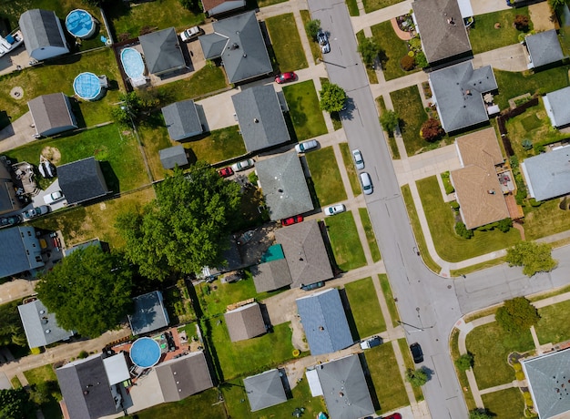 パルマオハイオ州米国の美しい町の都市景観における住宅地の航空写真 プレミアム写真