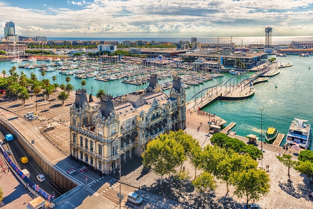 Aerial view of port vell, barcelona, catalonia, spain Premium Photo