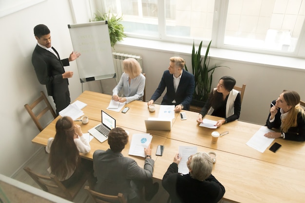 African american ceo giving presentation at corporate team meeting concept Free Photo