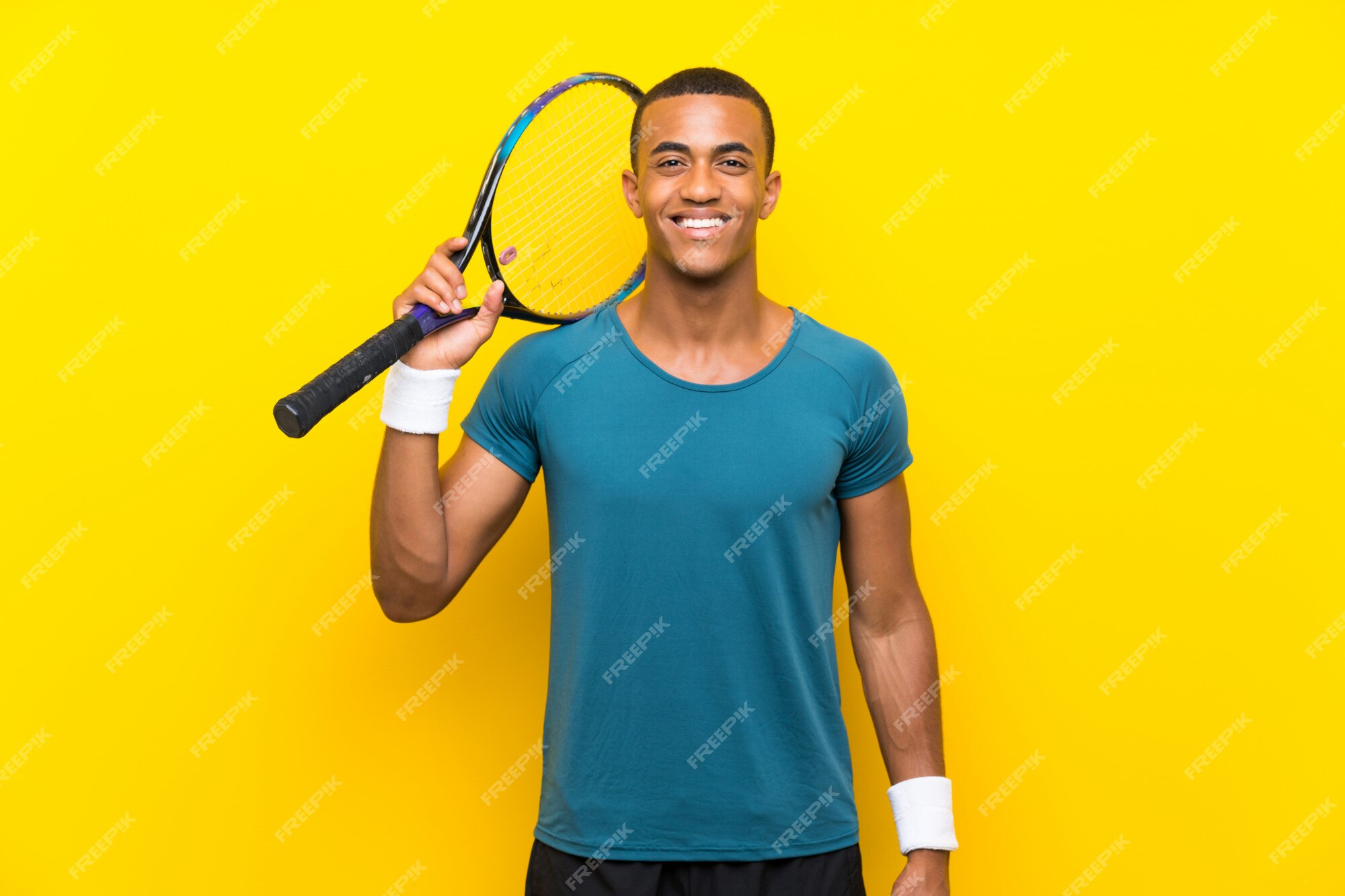 premium-photo-african-american-tennis-player-man-smiling-a-lot