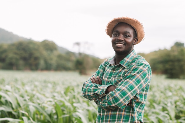 W kraju wyzwolonych wydarzyło się... (Wydarzenia) African-farmer-man-stand-green-farm-with-happy-smile_73622-935