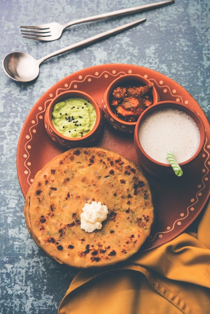 Premium Photo | Aloo paratha or indian potato stuffed flatbread with ...