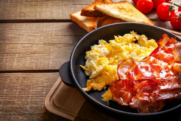 Premium Photo American Breakfast With Scrambled Eggs And Roasted Bacon On Wooden