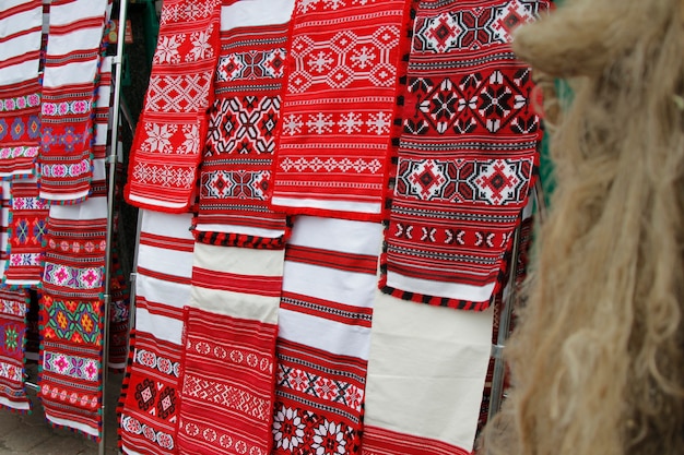 古代国立刺繍ベラルーシ服民族衣装伝統的な服 プレミアム写真