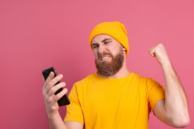 Free Photo Angry European Handsome Man Angry Punching His Mobile