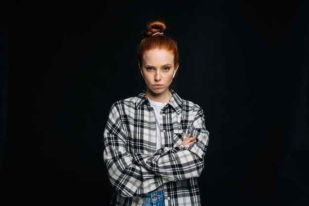 Premium Photo Angry Redhaired Young Woman Wearing Wireless Earphones 
