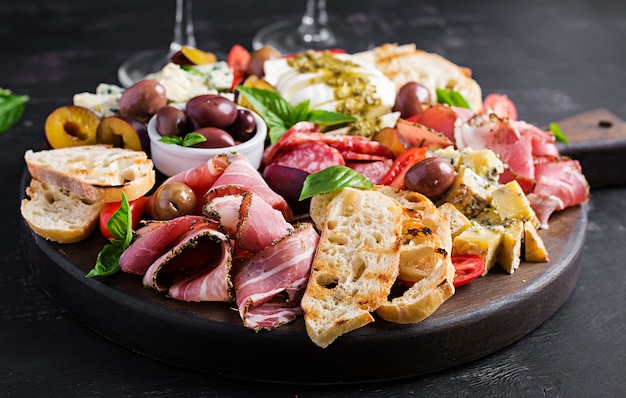 Premium Photo | Antipasto platter with ham, prosciutto, salami, blue ...