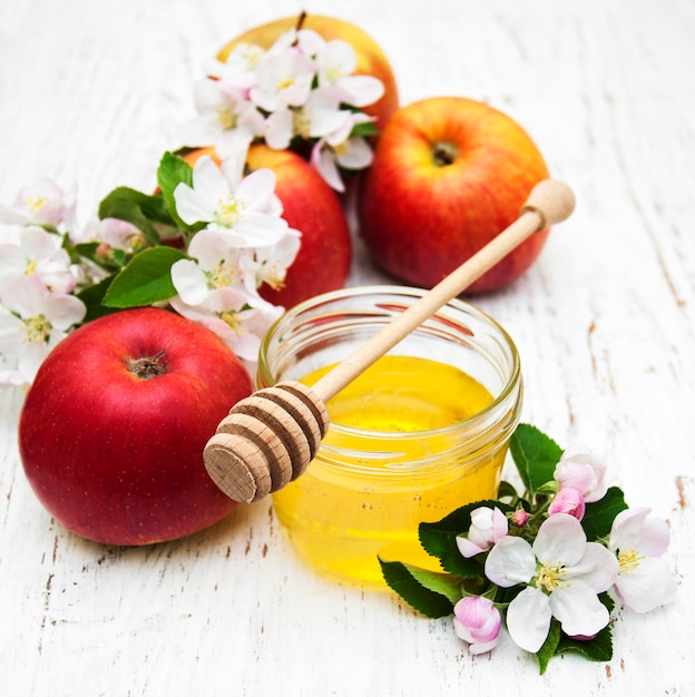 Premium Photo | Apples with honey