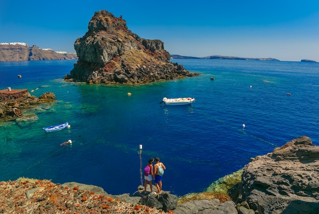 Premium Photo | Armeni bay beach, oia or ia, santorini, greece