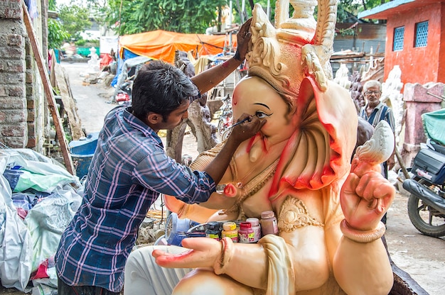 Premium Photo Artist Making A Statue And Gives Finishing Touches On An Idol Of The Hindu God 8203