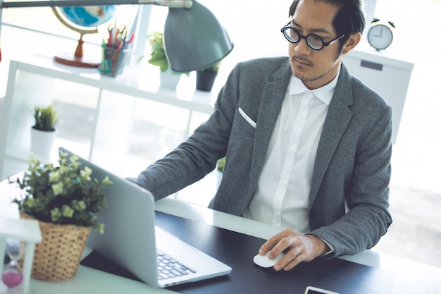 Premium Photo Asian Business Man Wearing Eyeglass In Office