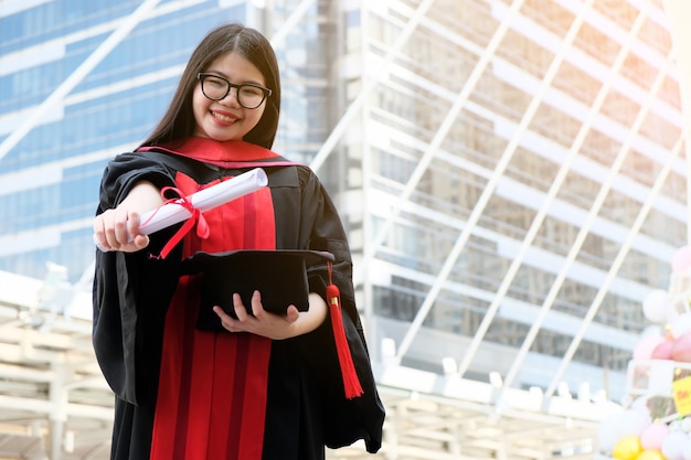 asian girls graduated received degree 44621 404 - Kuliah di Malaysia? Wajib Tahu Kualifikasi Internasional Ini