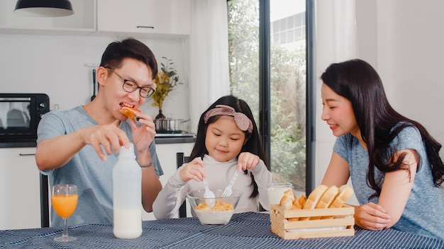 Free Photo Asian Japanese Family Has Breakfast At Home Asian Mom