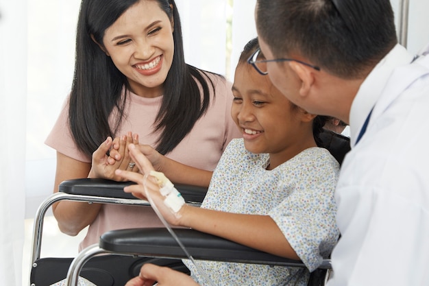 asian male doctor talking young child wheelchair mother concept hospital care 41471 5269 - 6 Alasan Utama Orang Indonesia Pilih Berobat di Malaysia