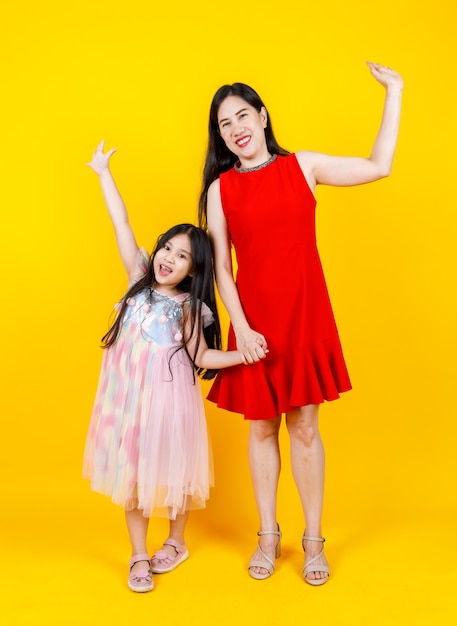 Premium Photo Asian Mom And Daughter Taking Portrait Photo Together