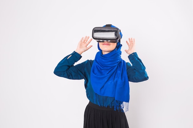 Premium Photo Asian Muslim Woman Wearing Hijab Using Vr Headset Glasses Of Virtual Reality On