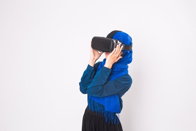 Premium Photo Asian Muslim Woman Wearing Hijab Using Vr Headset Glasses Of Virtual Reality On