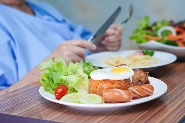 premium-photo-asian-senior-woman-patient-eating-breakfast-in-hospital