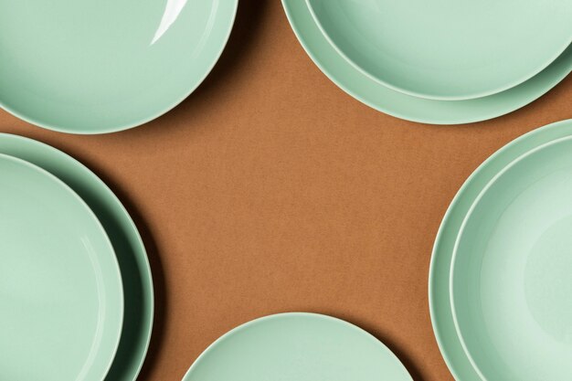 free-photo-assortment-of-different-sized-plates-with-copy-space