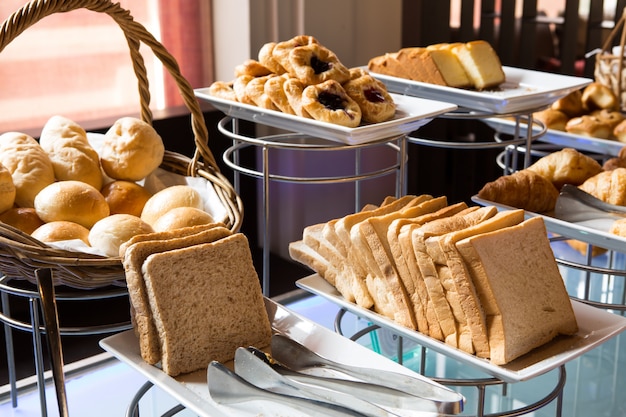 Assortment of fresh pastry on table in buffet | Free Photo