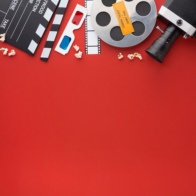 Assortment of movie elements on red background with copy space | Free Photo