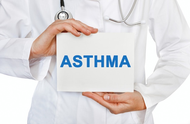 Premium Photo | Asthma card in hands of medical doctor