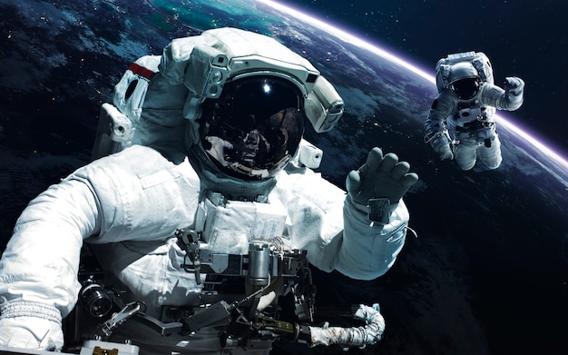 宇宙飛行士 抽象的な空間の壁紙 星 星雲 銀河 惑星で満たされた宇宙 プレミアム写真
