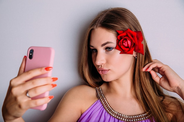 Premium Photo Attractive Young Woman Takes A Selfie On Her Smartphone