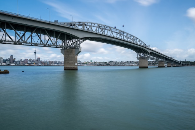 Premium Photo | Auckland harbour bridge in auckland, new zealand